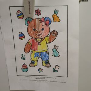 Les Petits Artistes dessin de jeanniesse à pâques colorier par un enfant
