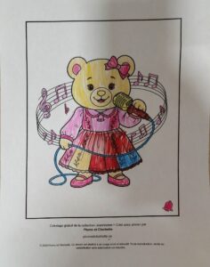 Les Petits Artistes dessin de jeanniesse avec un micro colorir par un efant